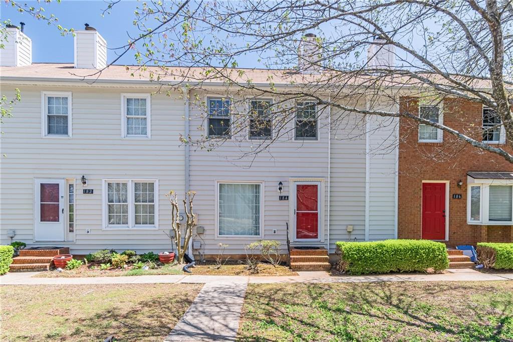 184 High Creek Dr in Roswell, GA - Building Photo