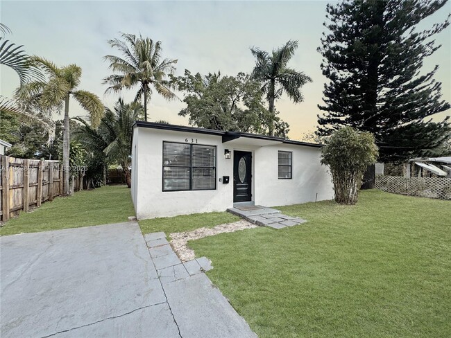631 N 68th Terrace in Hollywood, FL - Building Photo - Building Photo
