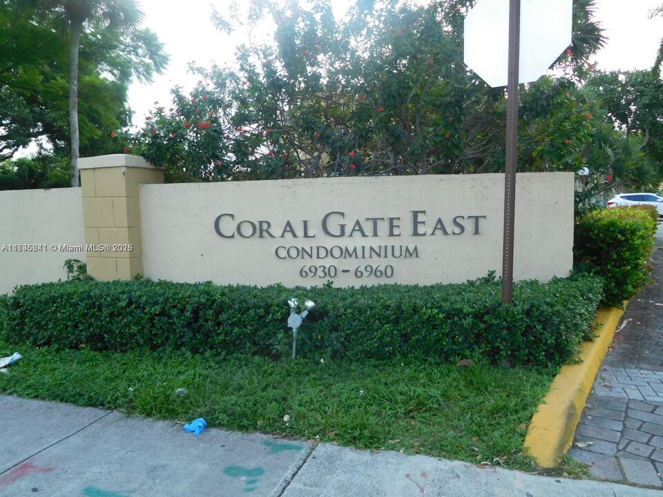 6930 Miami Gardens Dr in Hialeah, FL - Building Photo