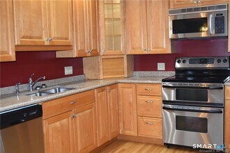 22 Broad St in Groton, CT - Building Photo - Building Photo