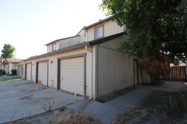 190 Sky Pl in Manteca, CA - Foto de edificio - Building Photo