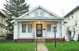 4905 Broadway St in Indianapolis, IN - Building Photo