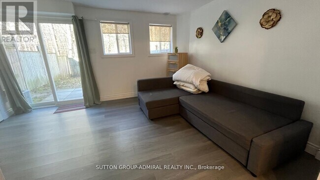 70 Hawthorne Crescent in Barrie, ON - Building Photo - Building Photo