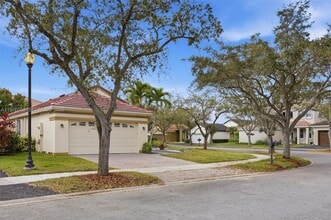 922 Falling Water Rd in Weston, FL - Building Photo - Building Photo