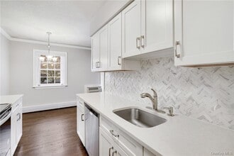 114 Nottingham Rd in Bedford Hills, NY - Building Photo - Building Photo