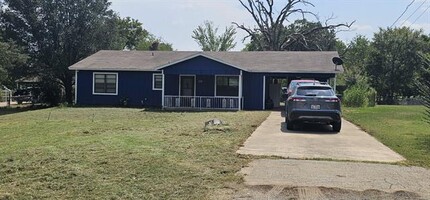 716 E High St in Grand Saline, TX - Building Photo - Building Photo