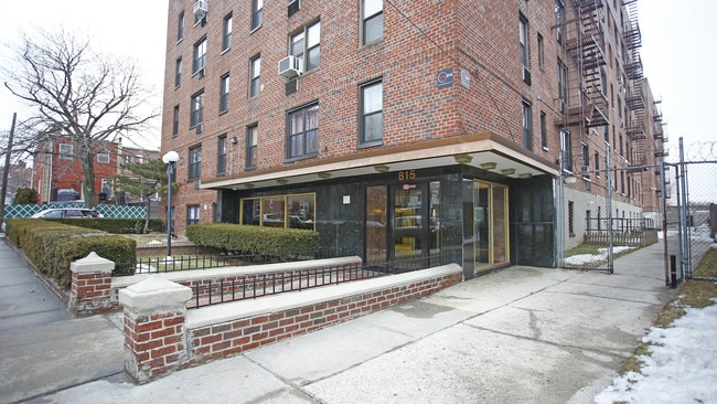 815 Gravesend Neck Road in Brooklyn, NY - Building Photo - Building Photo