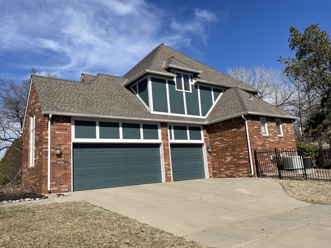 1024 N Broadmoor St in Wichita, KS - Foto de edificio - Building Photo