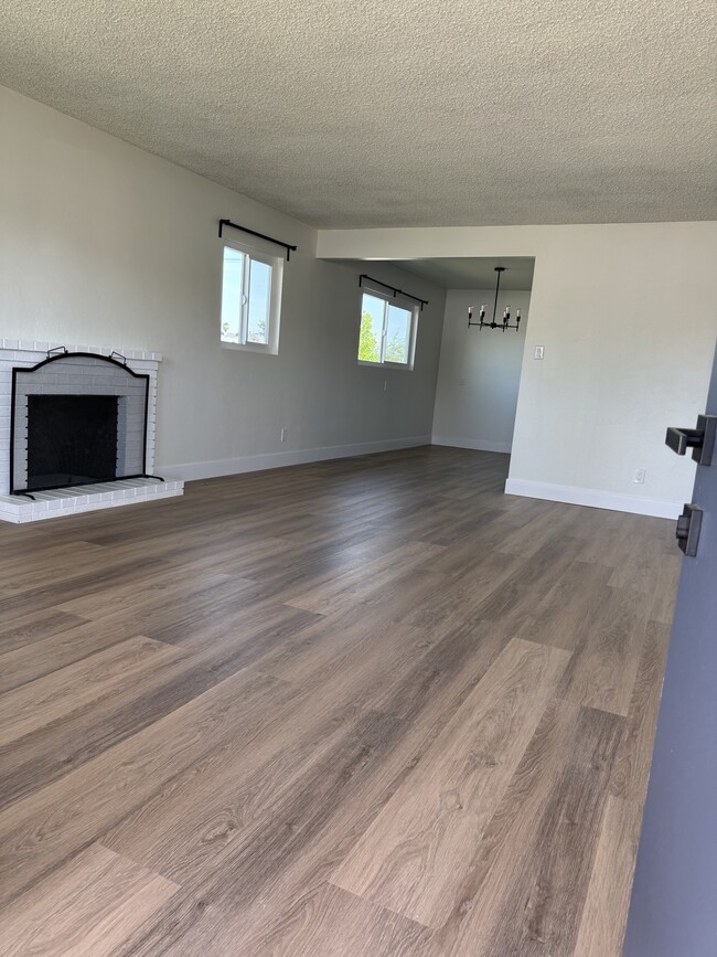 1201 El Tejon Ave in Bakersfield, CA - Building Photo - Building Photo