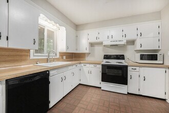 2566 Spring Ave NE in Grand Rapids, MI - Building Photo - Building Photo