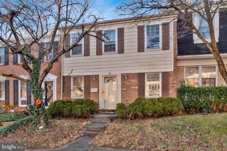 11 Honey Brook Ln in Gaithersburg, MD - Building Photo - Building Photo