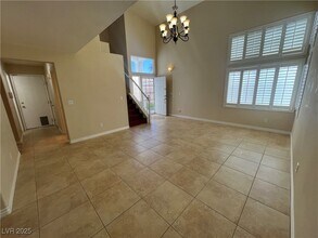 9923 Pioneer Ave in Las Vegas, NV - Foto de edificio - Building Photo