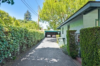 1951 Euclid Ave in Menlo Park, CA - Building Photo - Building Photo