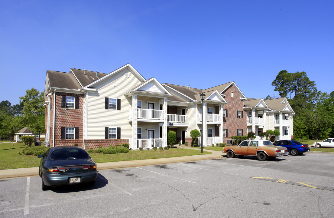 The Pines at Willowbrook in Hinesville, GA - Foto de edificio