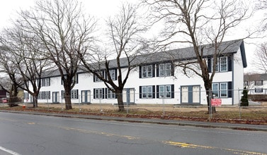 Howard Canal View Apartments in Bourne, MA - Building Photo - Building Photo