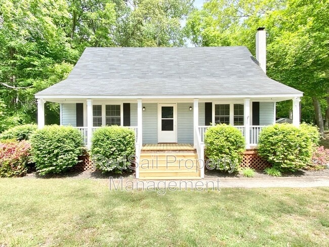 5187 Oak Creek Cir in Gloucester, VA - Building Photo - Building Photo