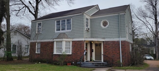 property at 966 E Fortification St