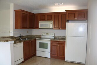 11462 NW 43rd St in Coral Springs, FL - Building Photo - Building Photo