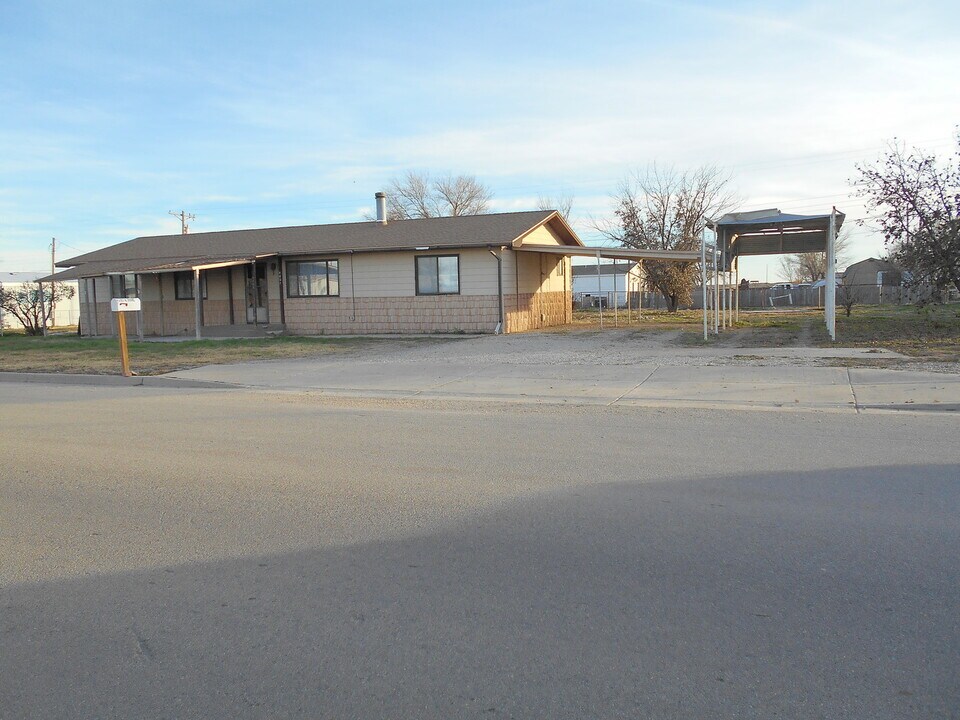 4001 W Grand Ave in Artesia, NM - Building Photo