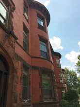 1911 Beacon St, Unit B in Brookline, MA - Foto de edificio - Building Photo