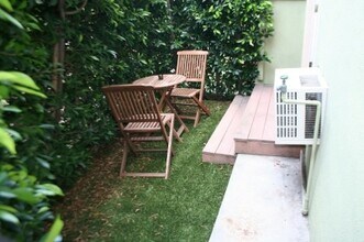 839 N Alfred St, Unit 839 Downstairs Front in West Hollywood, CA - Building Photo - Building Photo