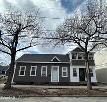 61 Beekman St in Saratoga Springs, NY - Building Photo
