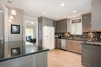 614 Bendwood Dr in Houston, TX - Building Photo - Building Photo