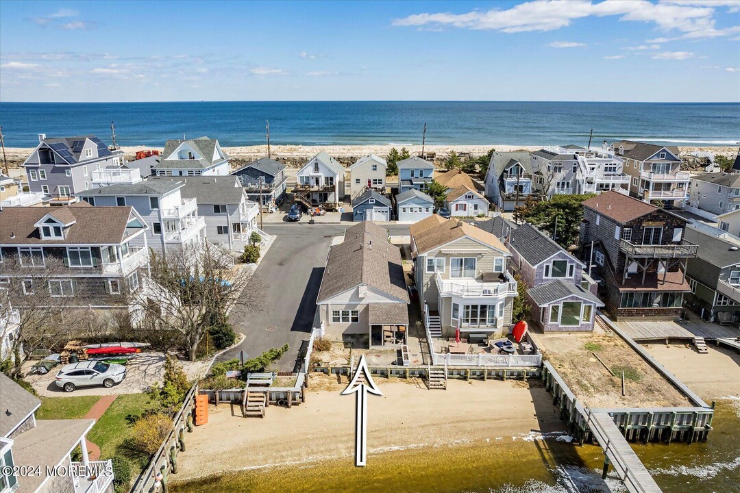 2 Riverview Pl in Sea Bright, NJ - Building Photo