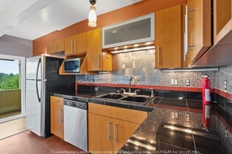 1011 NE 68th Ave in Portland, OR - Building Photo - Building Photo