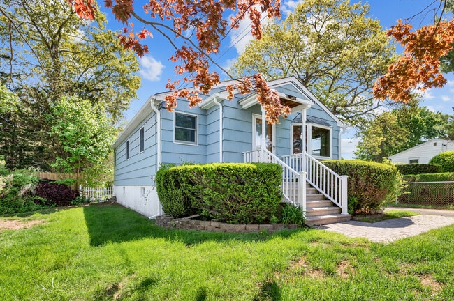 77 Catherine St in East Haven, CT - Building Photo - Building Photo