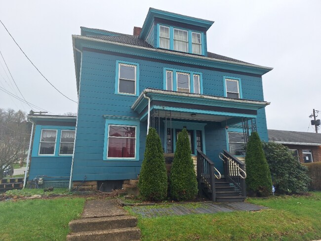 property at 515 E 2nd St