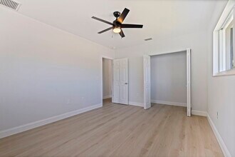 934 41st Ave NE in St. Petersburg, FL - Building Photo - Building Photo