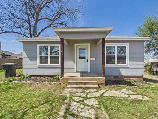 108 S Olive St in Fredericksburg, TX - Building Photo - Building Photo