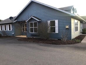 669 W Ellendale Ave in Dallas, OR - Building Photo - Building Photo