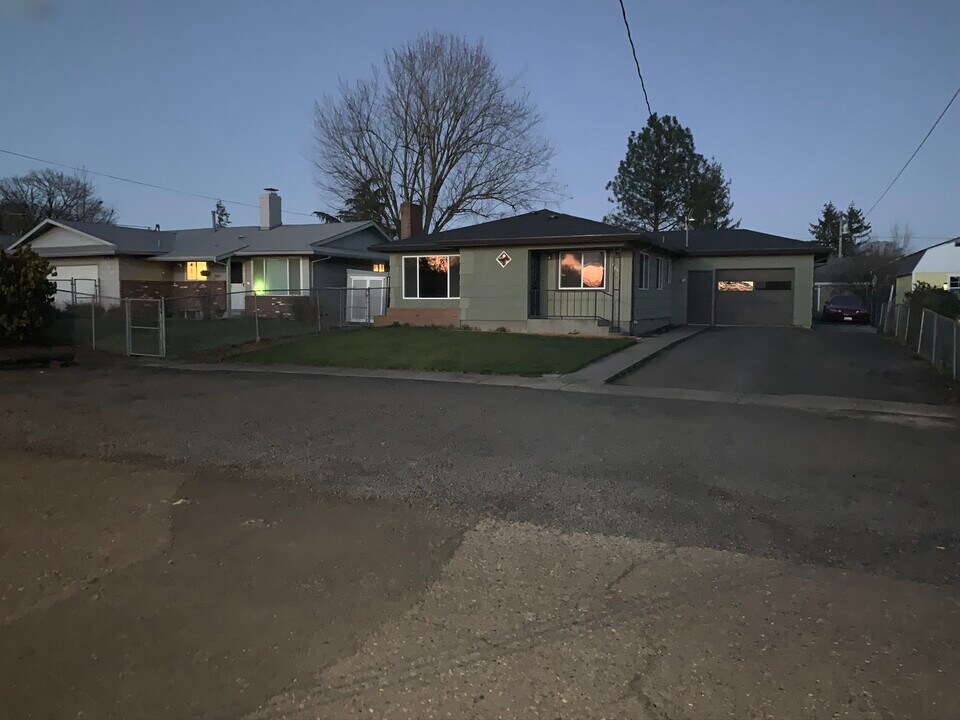 364 S 8th St in Saint Helens, OR - Building Photo