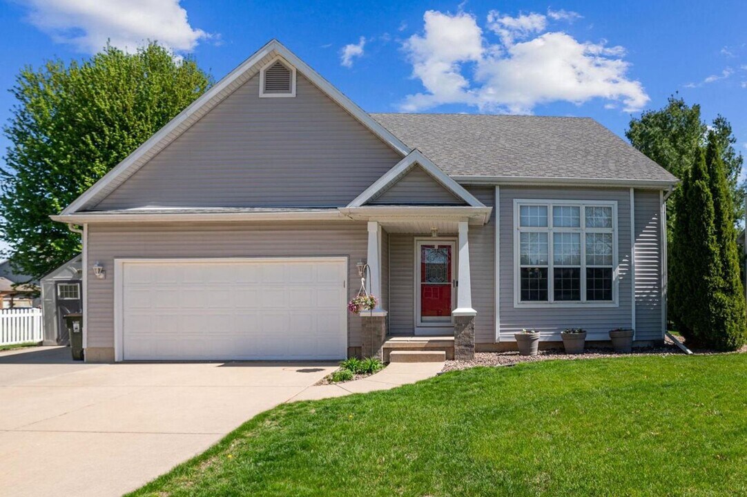 640 Grandview Dr in Sun Prairie, WI - Building Photo