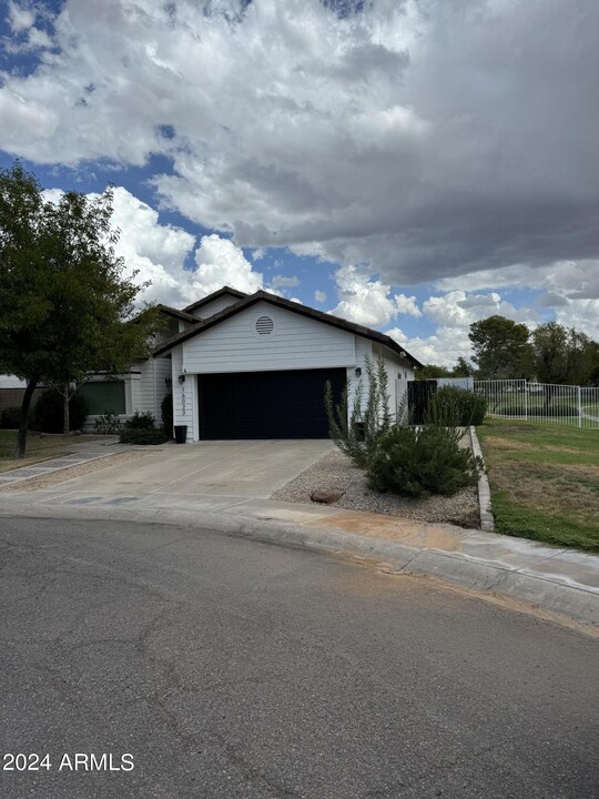 16023 N 48th Pl in Scottsdale, AZ - Foto de edificio