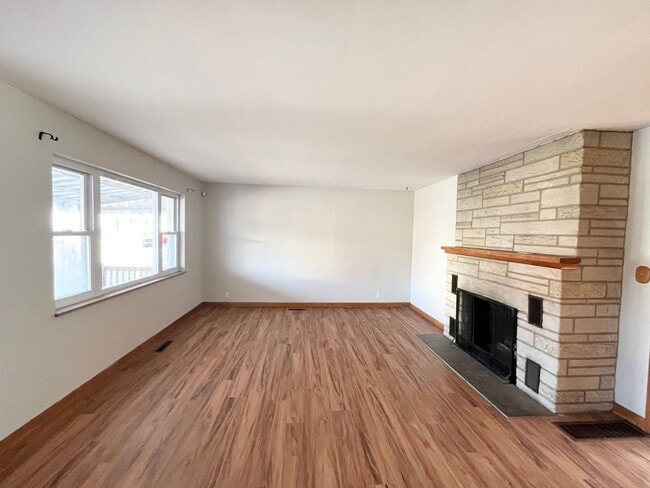 1021 W Virginia Ave in Dunbar, WV - Building Photo - Building Photo