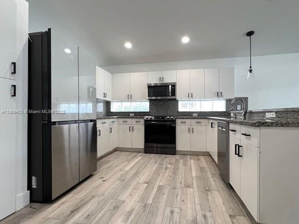 17888 SW 14th St in Pembroke Pines, FL - Building Photo