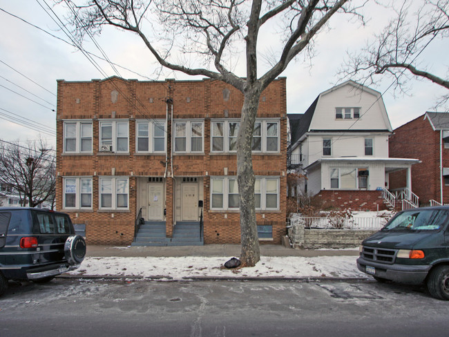 11158 Lefferts Blvd in Jamaica, NY - Foto de edificio - Building Photo