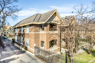 Ashley Manor Apartments in Memphis, TN - Building Photo - Primary Photo