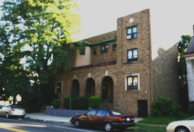 Wayne Iris Apartments in Philadelphia, PA - Building Photo - Building Photo