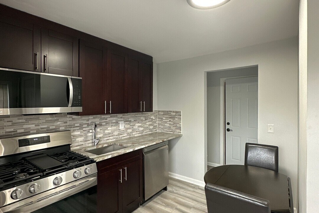15 Terrace Ave in Rochelle Park, NJ - Building Photo