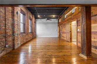 558 St Francis St in Mobile, AL - Foto de edificio - Building Photo