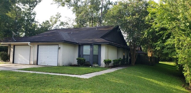 5014 Knightsbridge Cir N in Jacksonville, FL - Building Photo - Building Photo