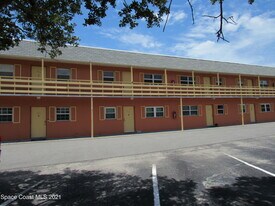 400 Catalina Rd in Cocoa Beach, FL - Building Photo
