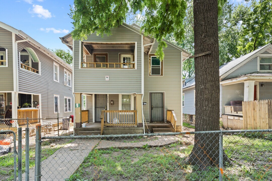 3509 Roberts St in Kansas City, MO - Foto de edificio