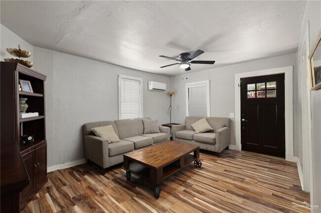 411 E 4th St in Rio Grande City, TX - Building Photo - Building Photo