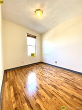 838 Huntington Ave, Unit #3 in Boston, MA - Foto de edificio - Building Photo