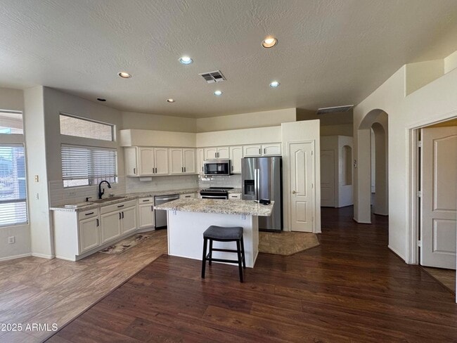 19231 N Coyote Lakes Pkwy in Surprise, AZ - Building Photo - Building Photo